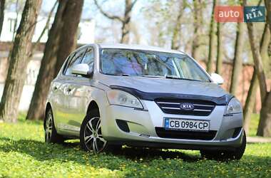 Хэтчбек Kia Ceed 2008 в 