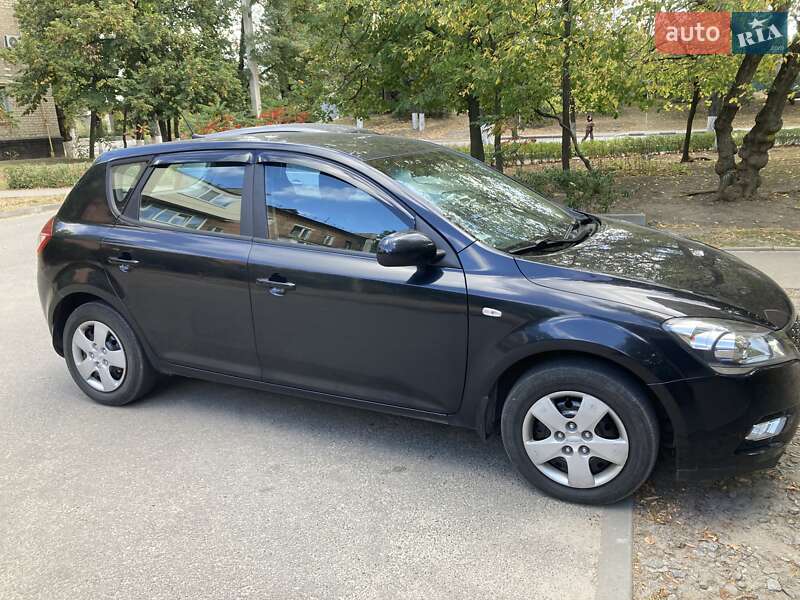 Хэтчбек Kia Ceed 2011 в Харькове