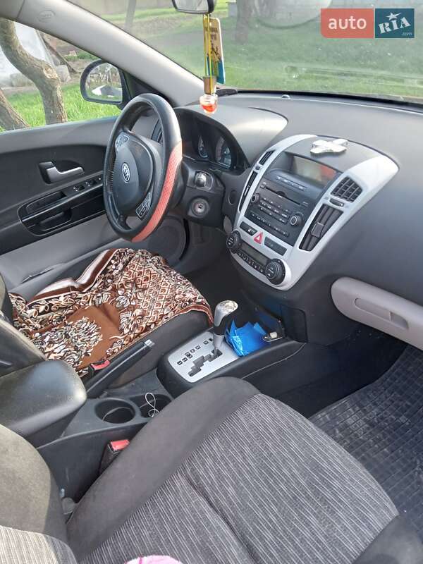 Хэтчбек Kia Ceed 2008 в Ровно