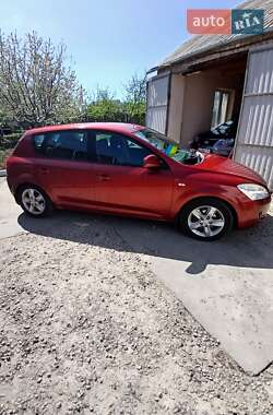 Хэтчбек Kia Ceed 2007 в 