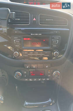 Хэтчбек Kia Ceed 2015 в 