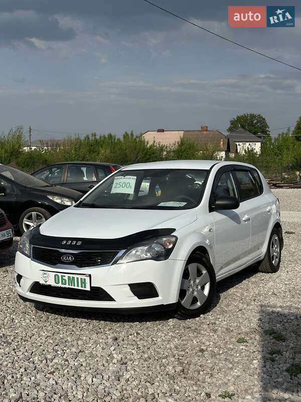 Хэтчбек Kia Ceed 2012 в Кривом Роге