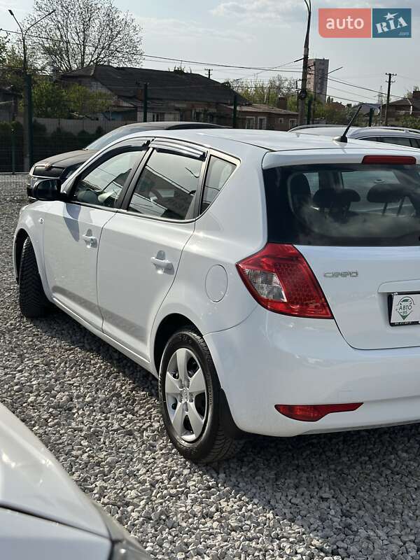 Хэтчбек Kia Ceed 2012 в Кривом Роге