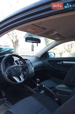 Хэтчбек Kia Ceed 2010 в Раздельной