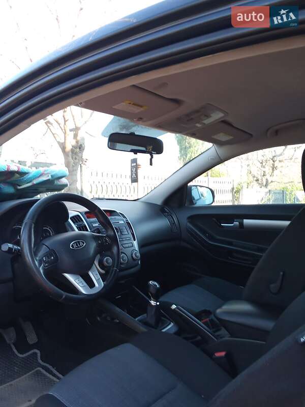 Хэтчбек Kia Ceed 2010 в Раздельной