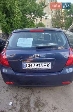 Хэтчбек Kia Ceed 2008 в 