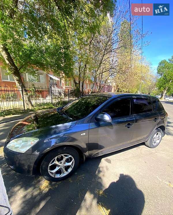 Хэтчбек Kia Ceed 2008 в 