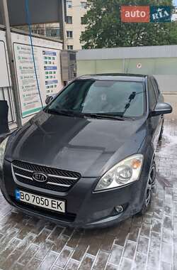 Хетчбек Kia Ceed 2008 в 