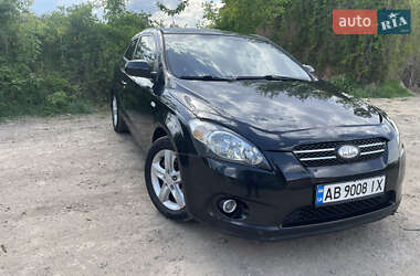 Хетчбек Kia Ceed 2010 в 