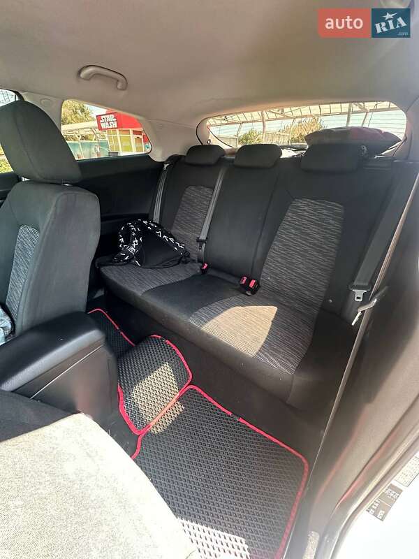 Хэтчбек Kia Ceed 2009 в Днепре