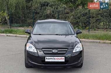 Хетчбек Kia Ceed 2008 в 