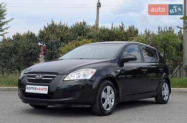 Хетчбек Kia Ceed 2008 в 