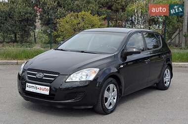 Хетчбек Kia Ceed 2008 в 