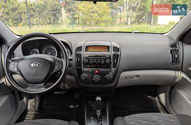 Хетчбек Kia Ceed 2008 в 
