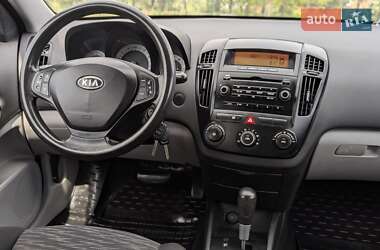 Хетчбек Kia Ceed 2008 в 