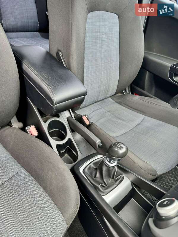 Хэтчбек Kia Ceed 2011 в Мукачево