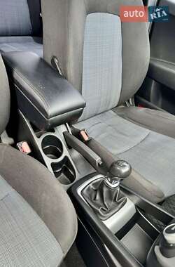 Хэтчбек Kia Ceed 2011 в 