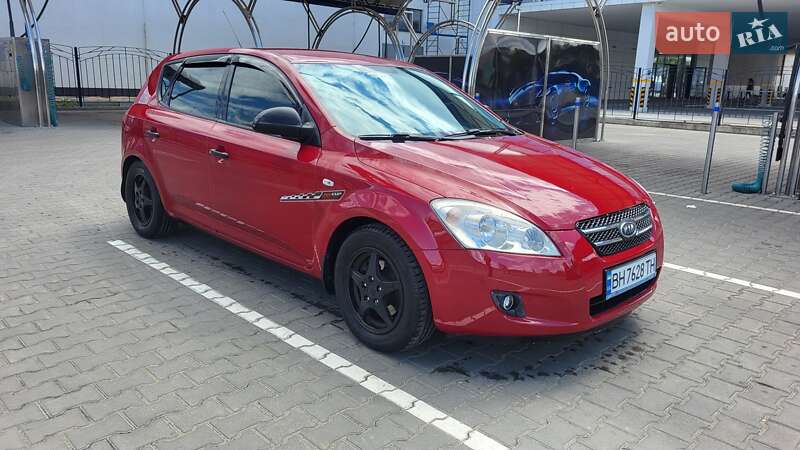 Хэтчбек Kia Ceed 2007 в 