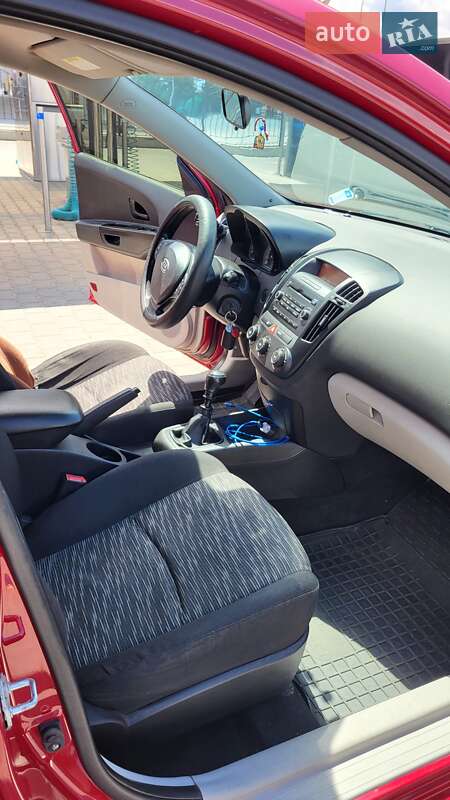 Хэтчбек Kia Ceed 2007 в Одессе