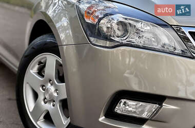 Хетчбек Kia Ceed 2010 в 
