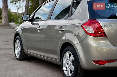 Хетчбек Kia Ceed 2010 в 
