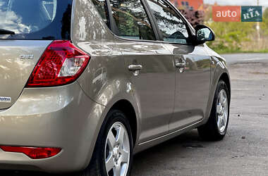 Хетчбек Kia Ceed 2010 в 