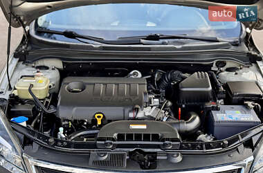 Хетчбек Kia Ceed 2010 в 