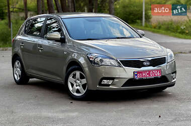 Хетчбек Kia Ceed 2010 в 