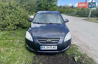 Хэтчбек Kia Ceed 2008 в 