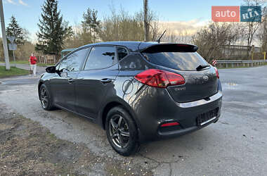 Хэтчбек Kia Ceed 2013 в 
