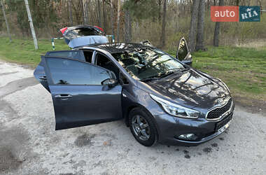 Хэтчбек Kia Ceed 2013 в 