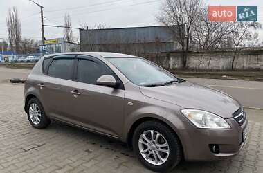 Хэтчбек Kia Ceed 2007 в 