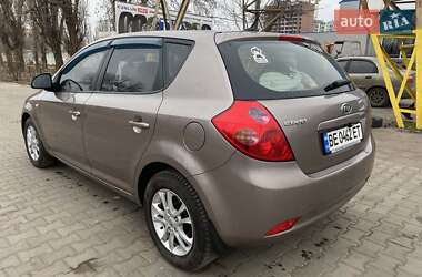 Хэтчбек Kia Ceed 2007 в 