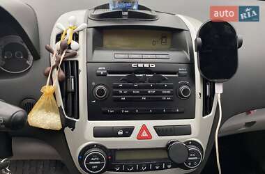 Хэтчбек Kia Ceed 2007 в 