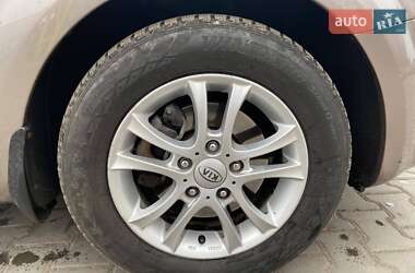 Хэтчбек Kia Ceed 2007 в 