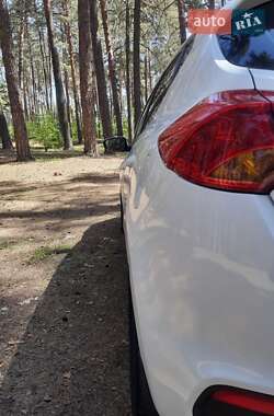 Хэтчбек Kia Ceed 2013 в 