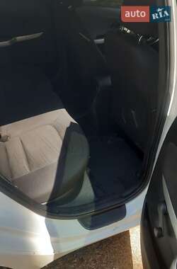 Хэтчбек Kia Ceed 2013 в 
