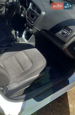 Хэтчбек Kia Ceed 2013 в 