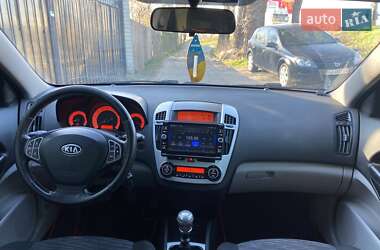 Хэтчбек Kia Ceed 2007 в 