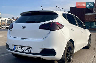 Хэтчбек Kia Ceed 2012 в 