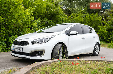 Хэтчбек Kia Ceed 2016 в 