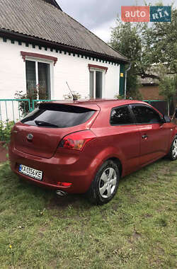Хэтчбек Kia Ceed 2008 в Киеве
