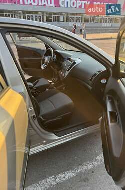 Хэтчбек Kia Ceed 2010 в 