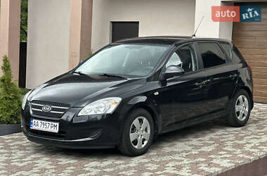 Хетчбек Kia Ceed 2009 в 