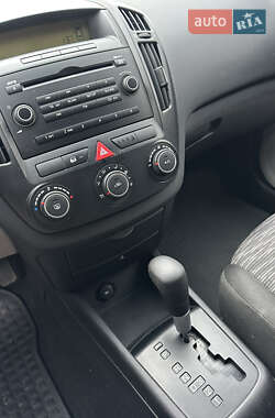 Хетчбек Kia Ceed 2009 в 