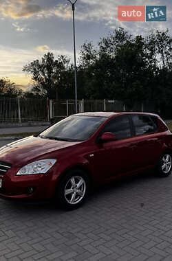 Хэтчбек Kia Ceed 2007 в 