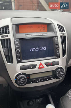 Хэтчбек Kia Ceed 2008 в 