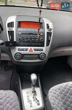 Хетчбек Kia Ceed 2008 в 