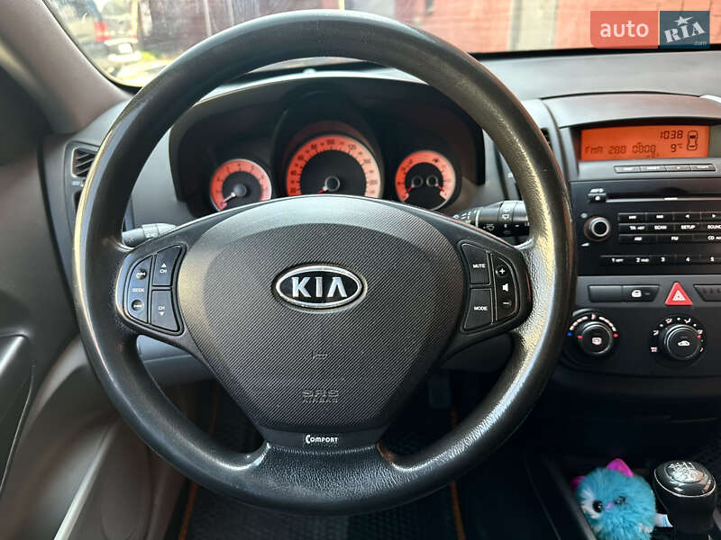 Хетчбек Kia Ceed 2008 в Дніпрі