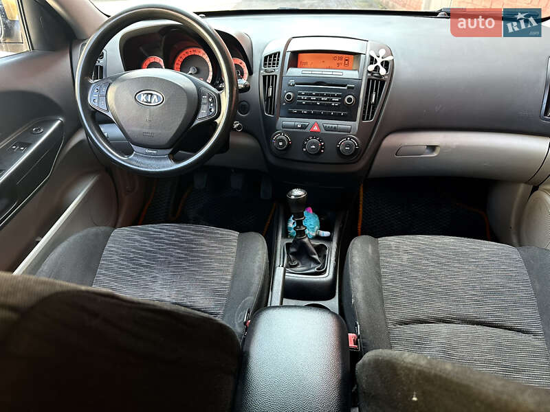Хетчбек Kia Ceed 2008 в Дніпрі